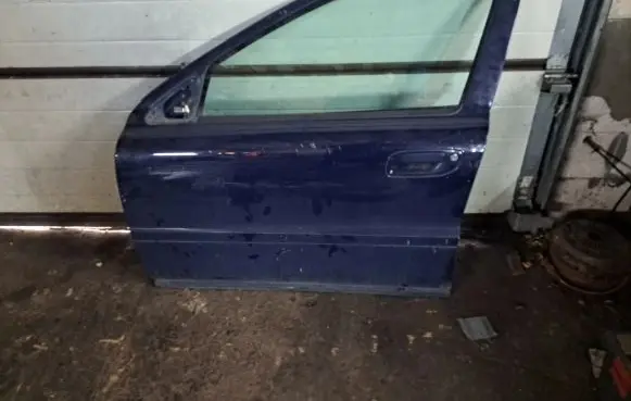 Volvo V70 Front door 61346