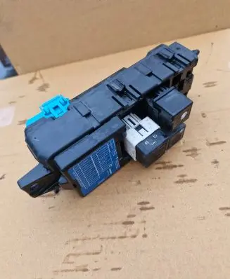 Volvo S40, V40 Fuse box set 30807050 95W0260K