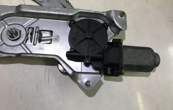 Renault Kangoo I Front door window regulator motor 400663t1