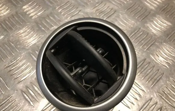 Mazda 3 I Dash center air vent grill BP4KGM732