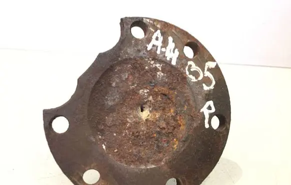 Audi A4 S4 B5 8D Stub axle 