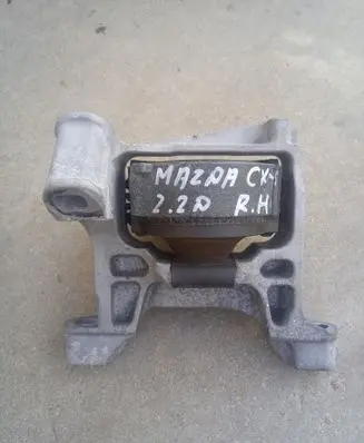 Mazda CX-5 Engine mount bracket