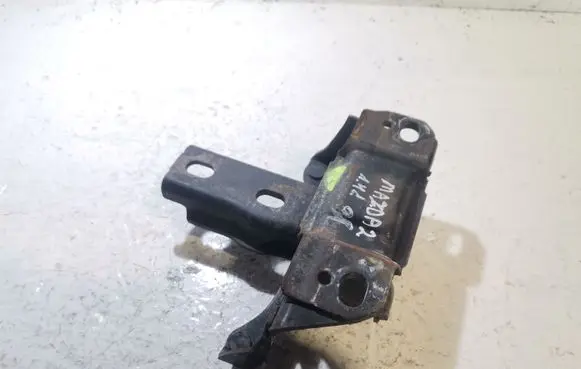 Mazda 2 Engine mount bracket D65139070