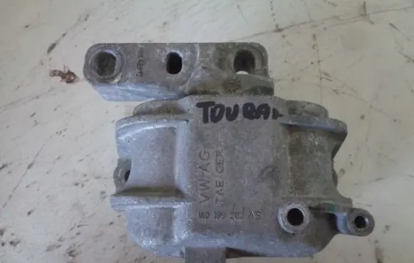 Volkswagen Touran I Engine mount bracket 1K0199262AS