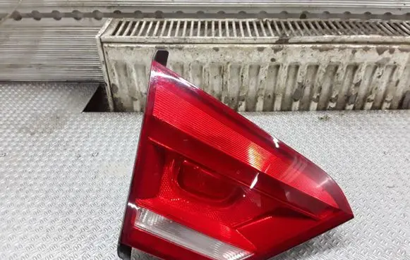 Volkswagen PASSAT B7 USA Tailgate rear/tail lights 561945093B