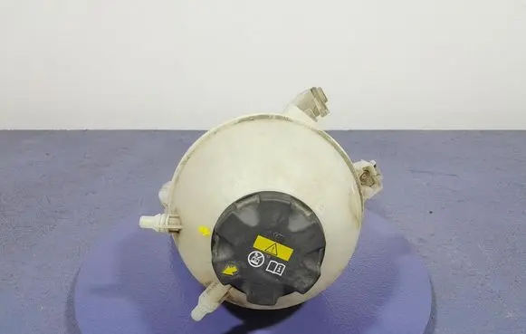 BMW X7 G07 Coolant expansion tank/reservoir 8610662