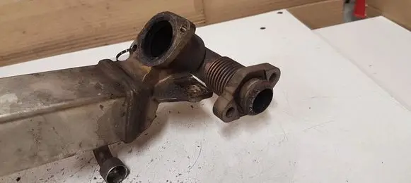 BMW 1 E81 E87 EGR valve cooler 780518902 113659003
