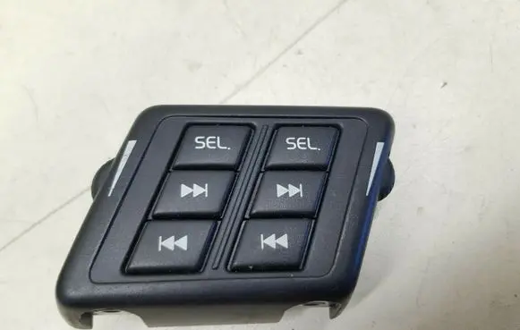 Volvo XC90 Steering wheel buttons/switches 8633112