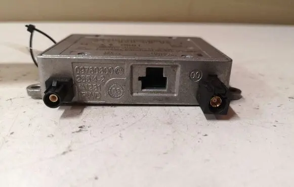 Mercedes-Benz E W211 Aerial antenna amplifier 2118200885 09760300