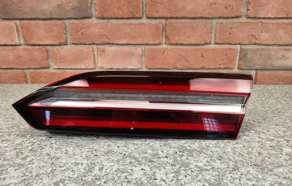 Tailgate rear/tail lights