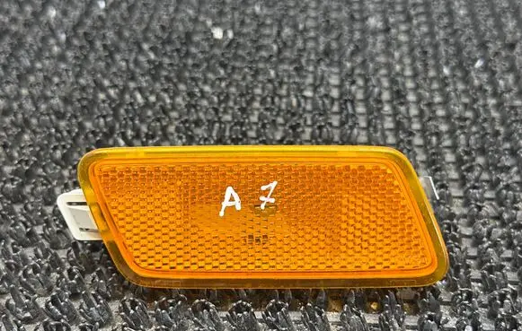 Audi A7 S7 4G Front reflector 4G8945072