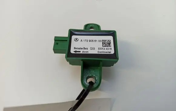 Mercedes-Benz E W212 Airbag deployment crash/impact sensor A1729056100 5WK44316