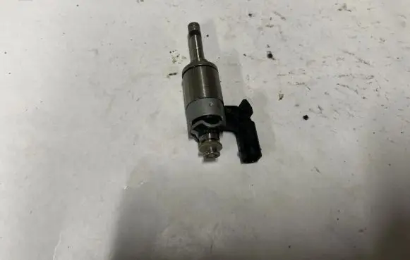 Audi A3 S3 8V Fuel injector 04E133036A