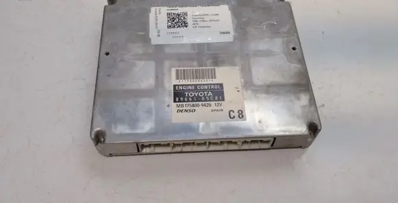 Toyota Avensis T250 Engine control unit/module 8966105C81 MB1758009420 9420