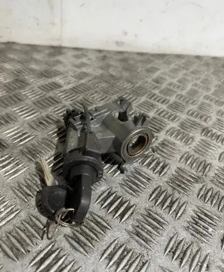 Volkswagen PASSAT B5 Ignition lock 357905851
