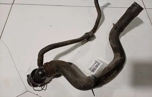 Volkswagen PASSAT B6 Engine coolant pipe/hose 