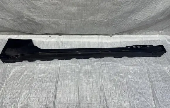 Maserati GranTurismo Front sill trim cover 670227343