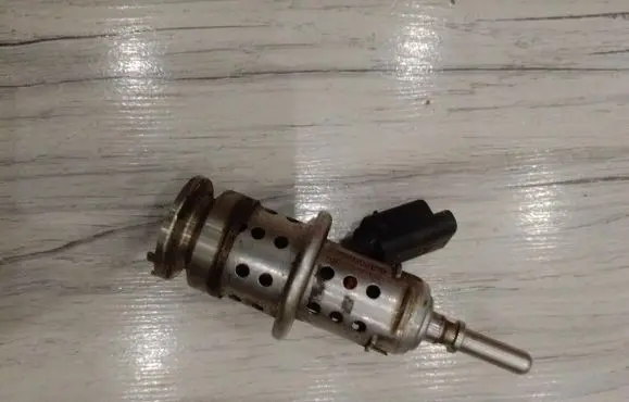Opel Combo E AdBlue injector 9813930180