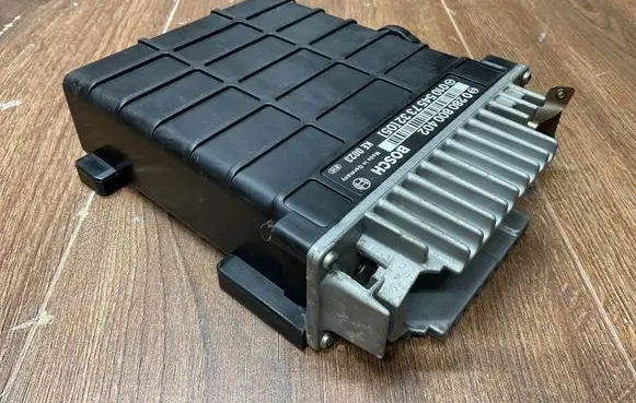 Mercedes-Benz E W124 Engine control unit/module 0280800402 0105457332