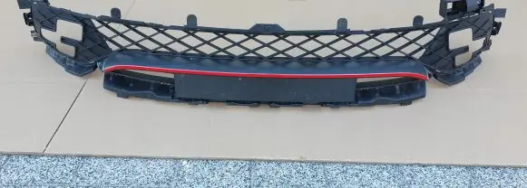 Renault Megane III Front bumper lower grill