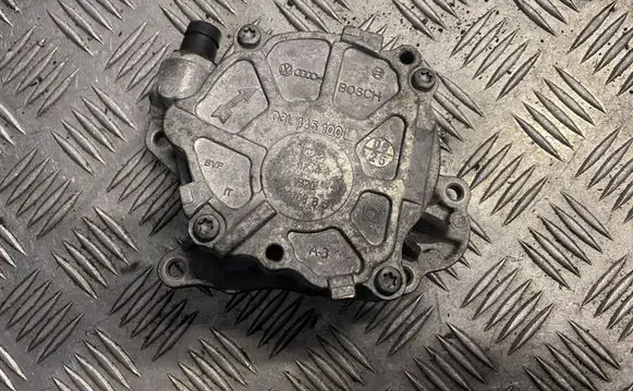Volkswagen PASSAT CC Vacuum pump 03l145100