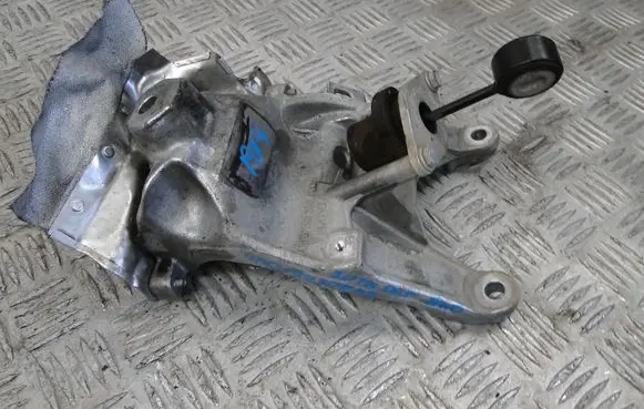 Audi A4 S4 B9 Engine mount bracket 