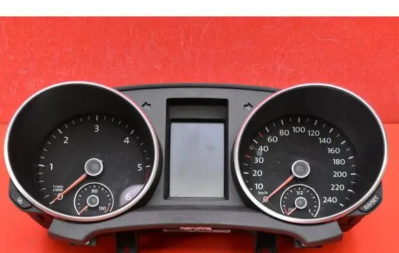 Volkswagen Golf Plus Speedometer (instrument cluster) 5K0920871A