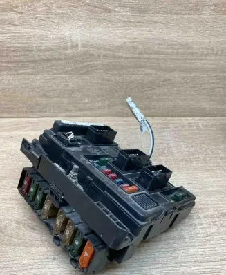 Citroen C5 Fuse module 9647980580