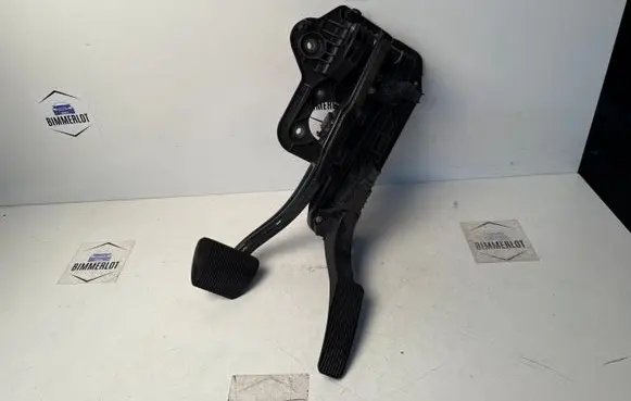 Chrysler Pacifica Accelerator throttle pedal 04581677AB