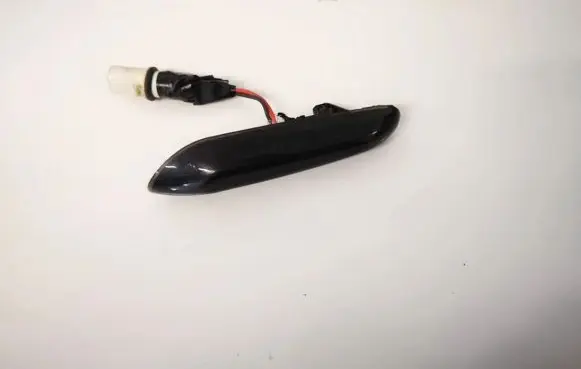 Front fender indicator light