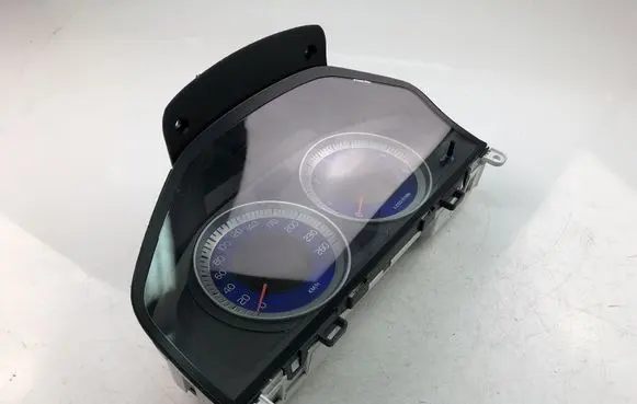 Volvo V60 Speedometer (instrument cluster) 31327585AA