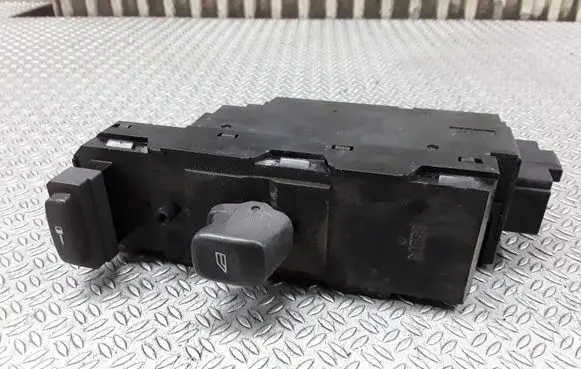 Volvo V70 Electric window control switch 30658117
