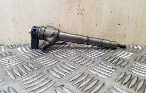 Skoda Octavia Mk3 (5E) Fuel injector 0445110477 04L130277G