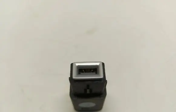 Opel Mokka B USB socket connector 98217039DX