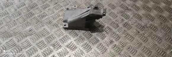 Mercedes-Benz CLS C218 X218 Engine mounting bracket A2782236404