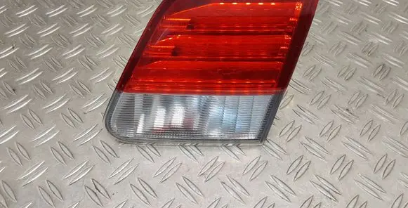 Toyota Avensis T270 Tailgate rear/tail lights