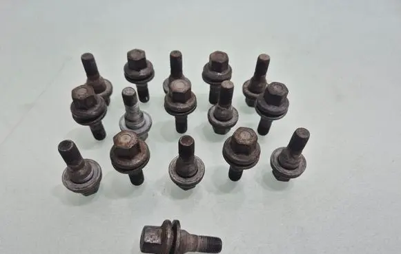 Peugeot 2008 I Nuts/bolts 