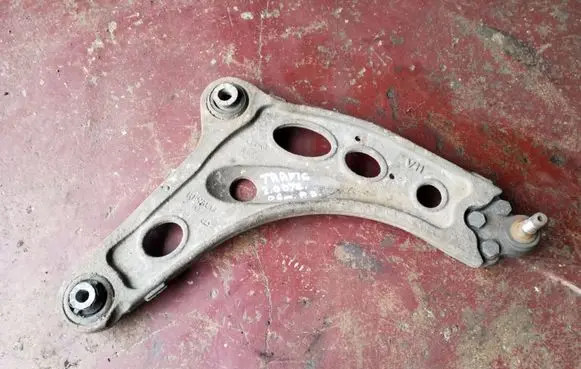 Renault Trafic II (X83) Front lower control arm/wishbone 8200395034