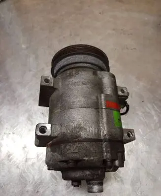 Volkswagen PASSAT B5 Air conditioning (A/C) compressor (pump) 8D0260805D 764J344826