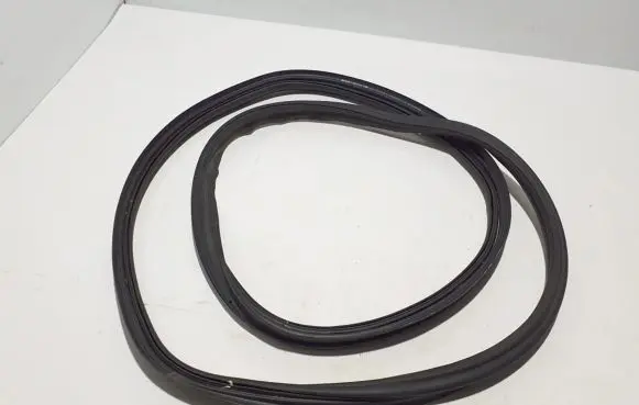 Trunk rubber seal (body)