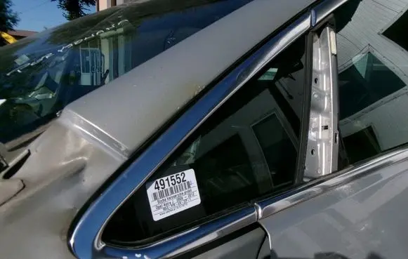 Opel Astra J Front door vent window glass four-door 