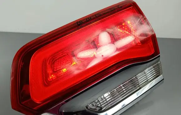 Jeep Grand Cherokee Tailgate rear/tail lights 68110046AB