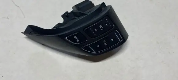 Honda CR-V Steering wheel buttons/switches M33509 60828