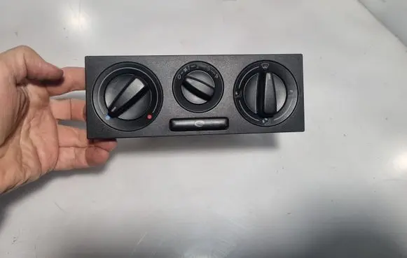Volkswagen PASSAT B5 Climate control unit