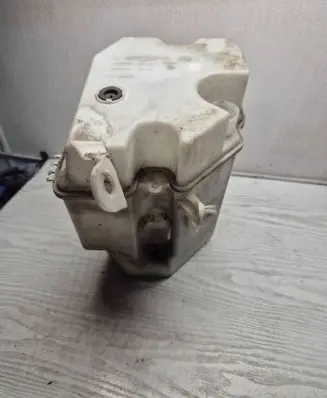 Volvo XC70 Windshield washer fluid reservoir/tank 30784234 T655D 30784233