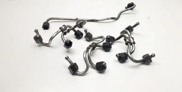 BMW 5 E60 E61 Fuel injector supply line/pipe 