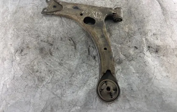 Toyota Corolla Verso E121 Front lower control arm/wishbone