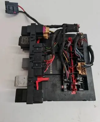 Volkswagen PASSAT B6 Fuse box set 3C0937049E 02015567 H37S1002