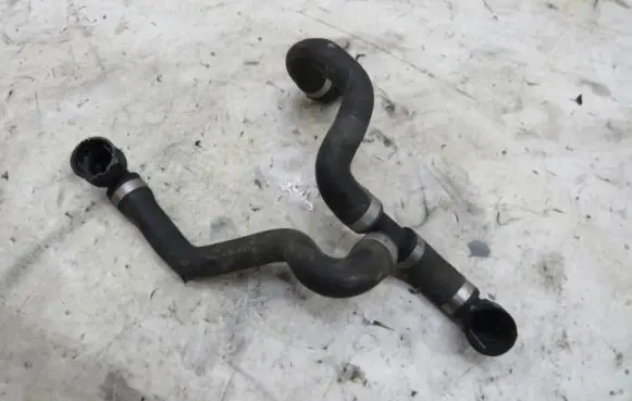 Mercedes-Benz C AMG W205 Engine coolant pipe/hose