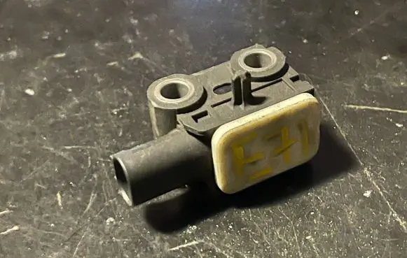 BMW X5 E70 Airbag deployment crash/impact sensor 9152262 150710 302543